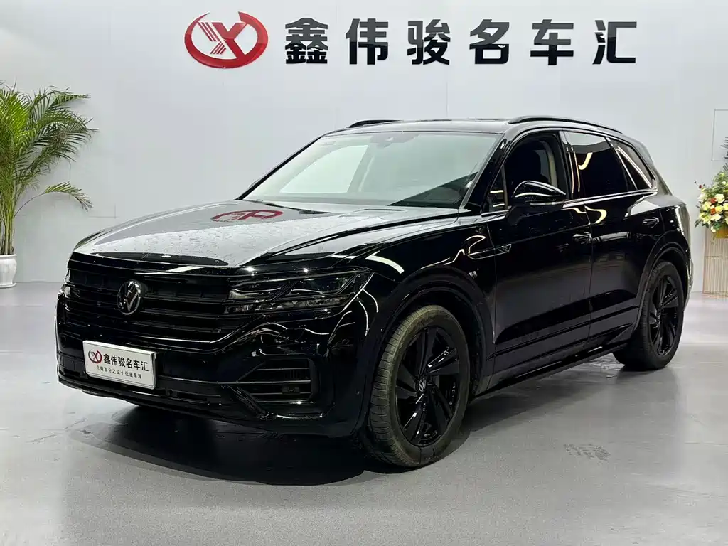 Volkswagen Touareg 2023 3.0TSI R-Line Black Sport Package 2025 - thumbnail 2