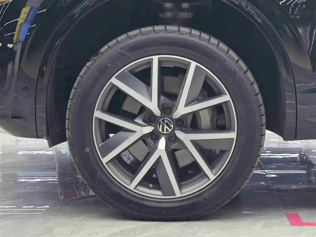 Volkswagen Touareg 2023 3.0TSI Rui Xiang Edition Classic Sport Package 2025 - thumbnail 4
