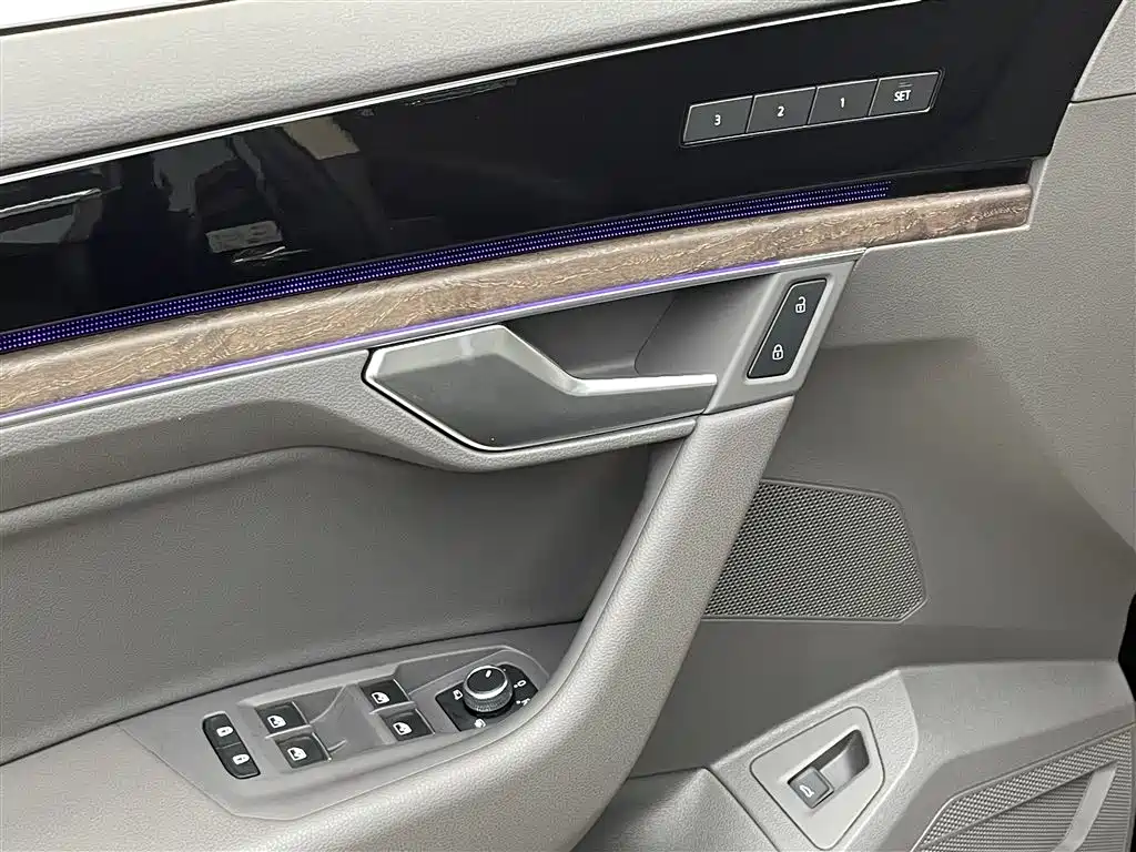 Volkswagen Touareg 2023 3.0TSI R-Line Sport Package 2024 - thumbnail 10