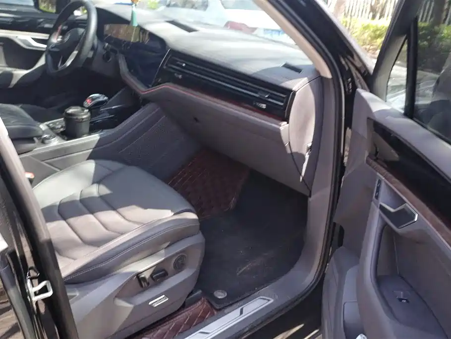 Volkswagen Touareg 2023 3.0TSI Rui Xiang Edition Classic Sport Package 2024 - thumbnail 8