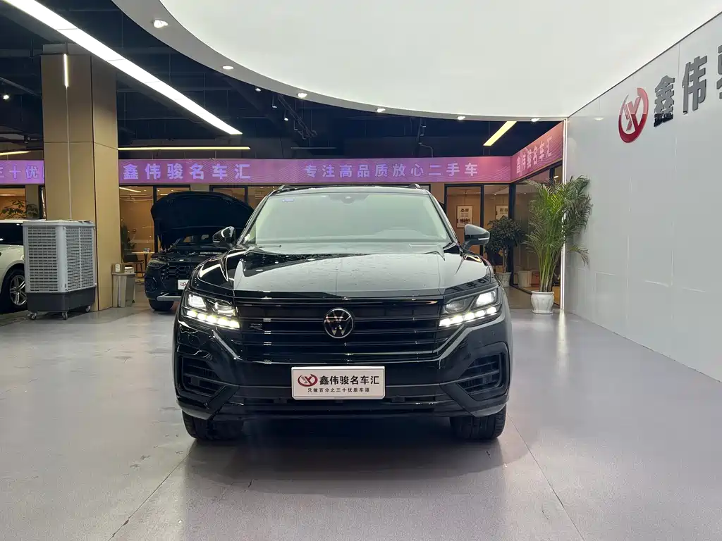 Volkswagen Touareg 2023 3.0TSI R-Line Black Sport Package 2025 - thumbnail 3