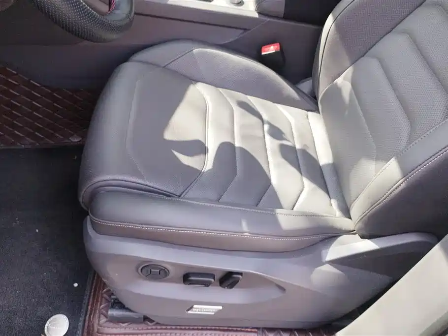 Volkswagen Touareg 2023 3.0TSI Rui Xiang Edition Classic Sport Package 2024 - thumbnail 9