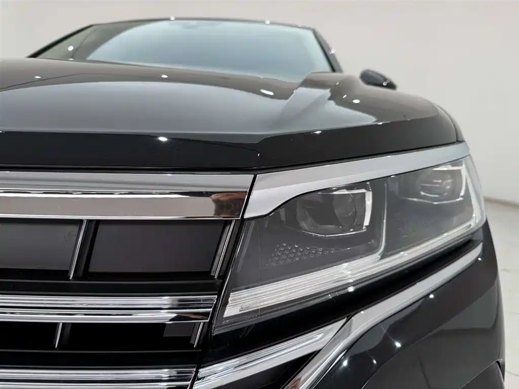 Volkswagen Touareg 2023 2.0TSI R-Line 2024 - thumbnail 2