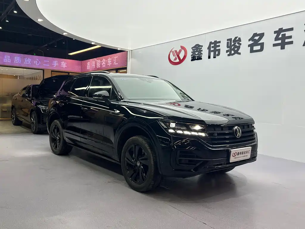 Volkswagen Touareg 2023 3.0TSI R-Line Black Sport Package 2025 - thumbnail 4