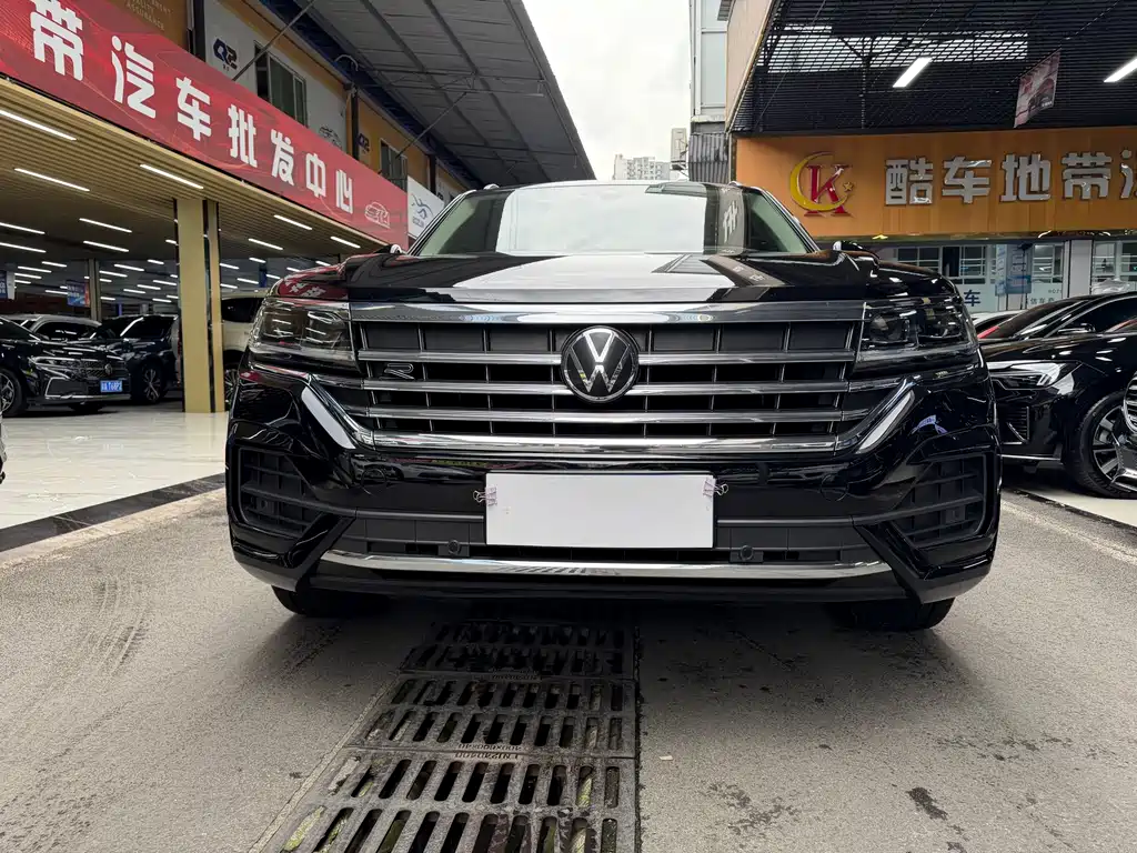 Volkswagen Touareg 2023 2.0TSI R-Line 2024 - thumbnail 2