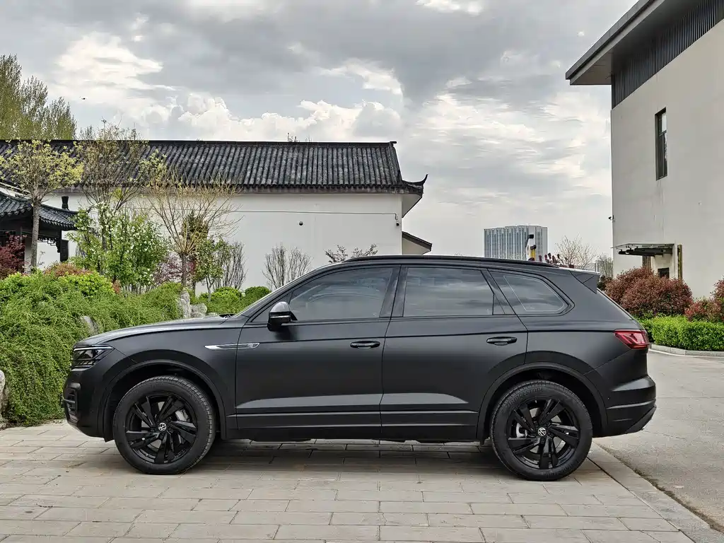 Volkswagen Touareg 2023 3.0TSI R-Line Black Sport Package 2024 - thumbnail 7