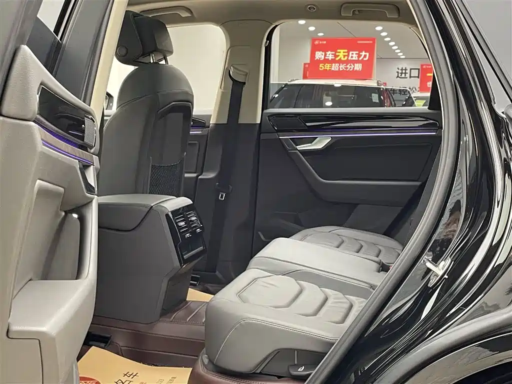 Volkswagen Touareg 2023 3.0TSI R-Line Sport Package 2024 - thumbnail 12