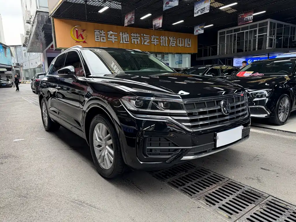 Volkswagen Touareg 2023 2.0TSI R-Line 2024 - thumbnail 3