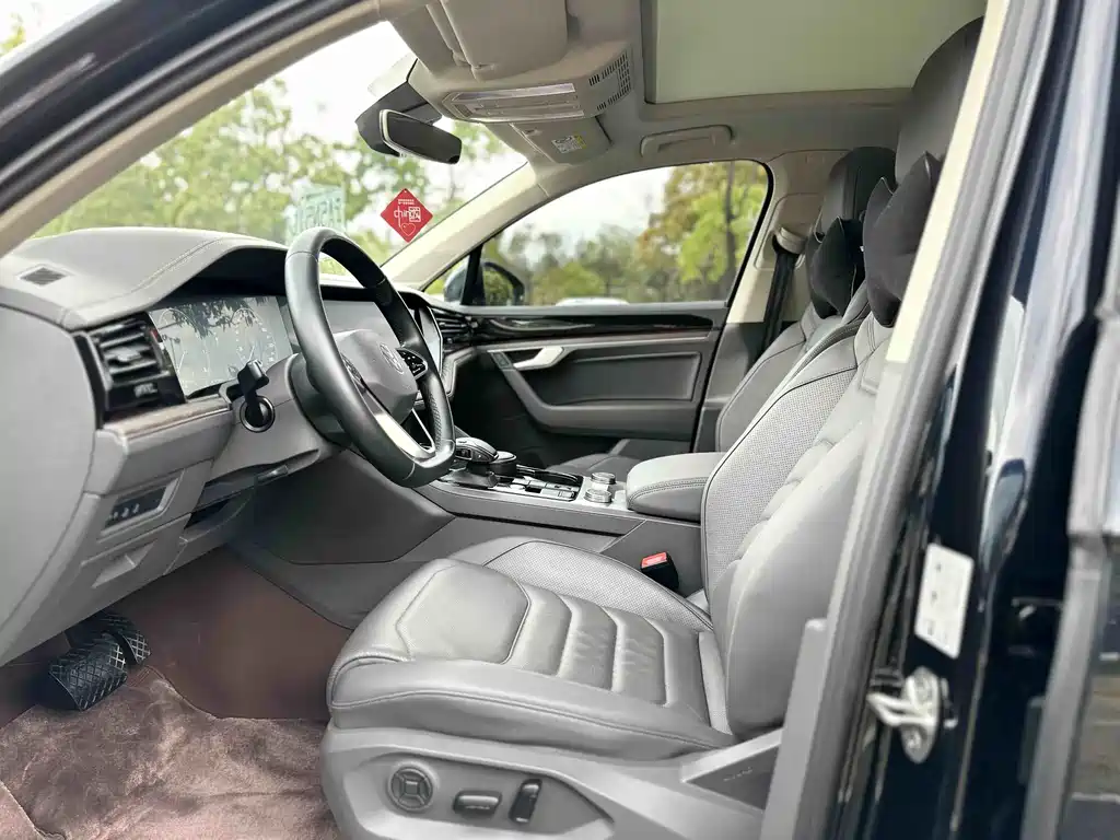 Volkswagen Touareg 2023 2.0TSI R-Line 2022 - thumbnail 4