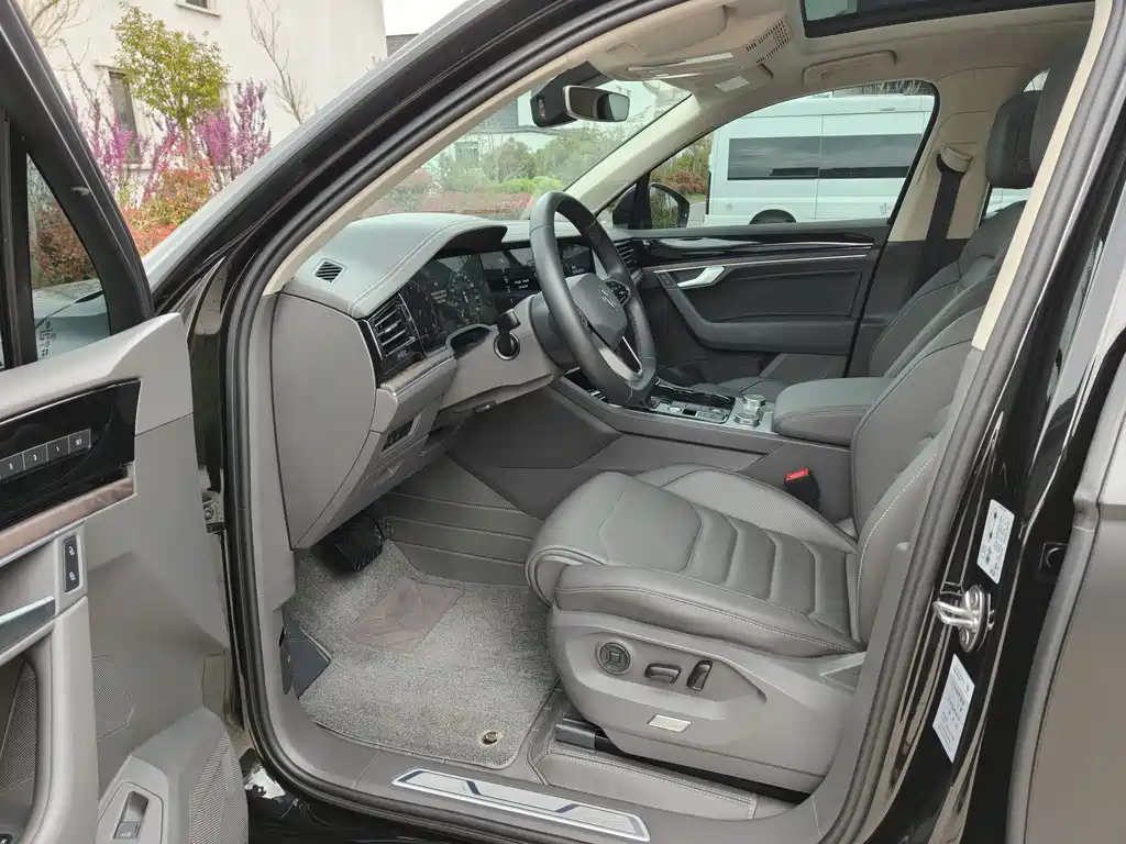 Volkswagen Touareg 2023 3.0TSI R-Line Black Sport Package 2024 - thumbnail 8