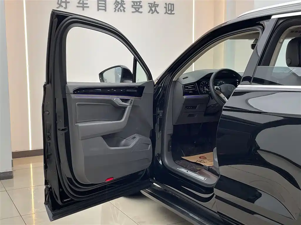 Volkswagen Touareg 2023 3.0TSI R-Line Sport Package 2024 - thumbnail 13