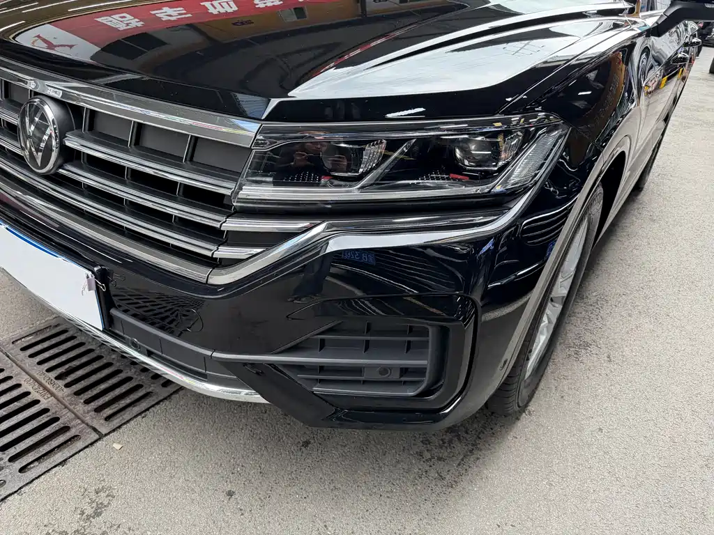 Volkswagen Touareg 2023 2.0TSI R-Line 2024 - thumbnail 4