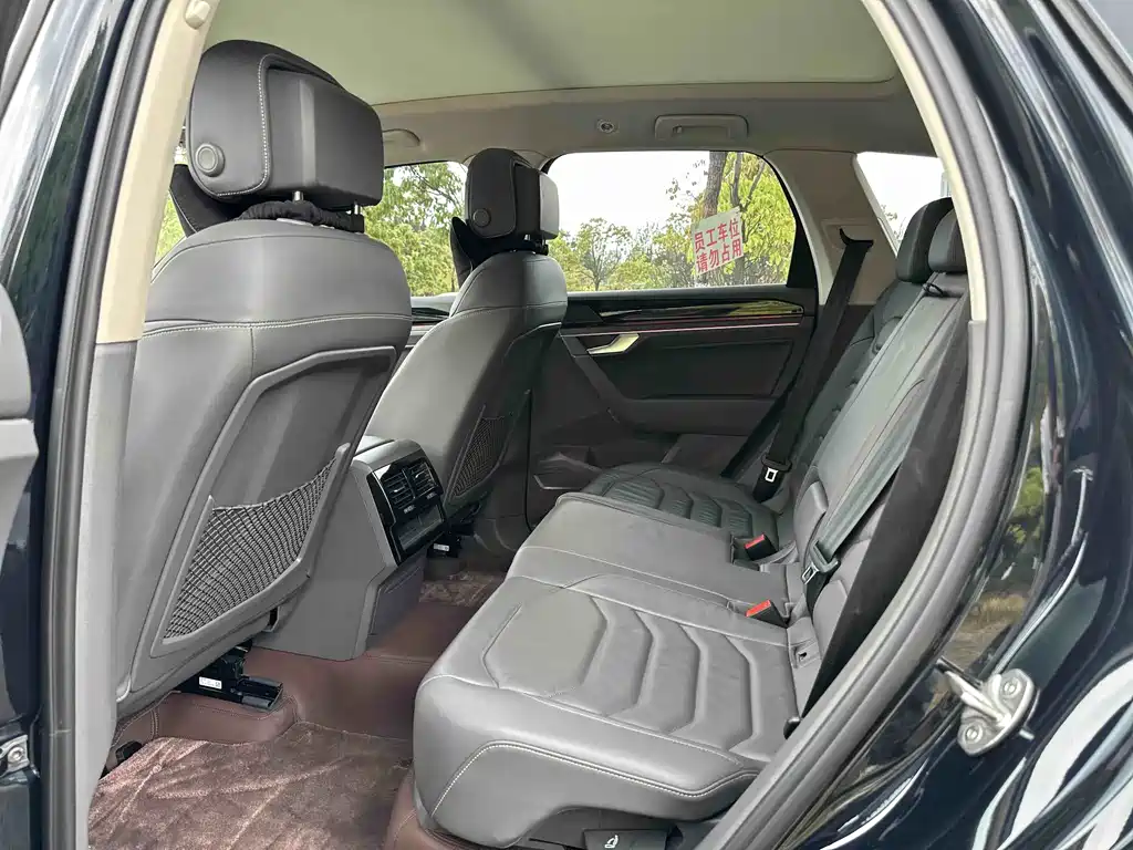 Volkswagen Touareg 2023 2.0TSI R-Line 2022 - thumbnail 5