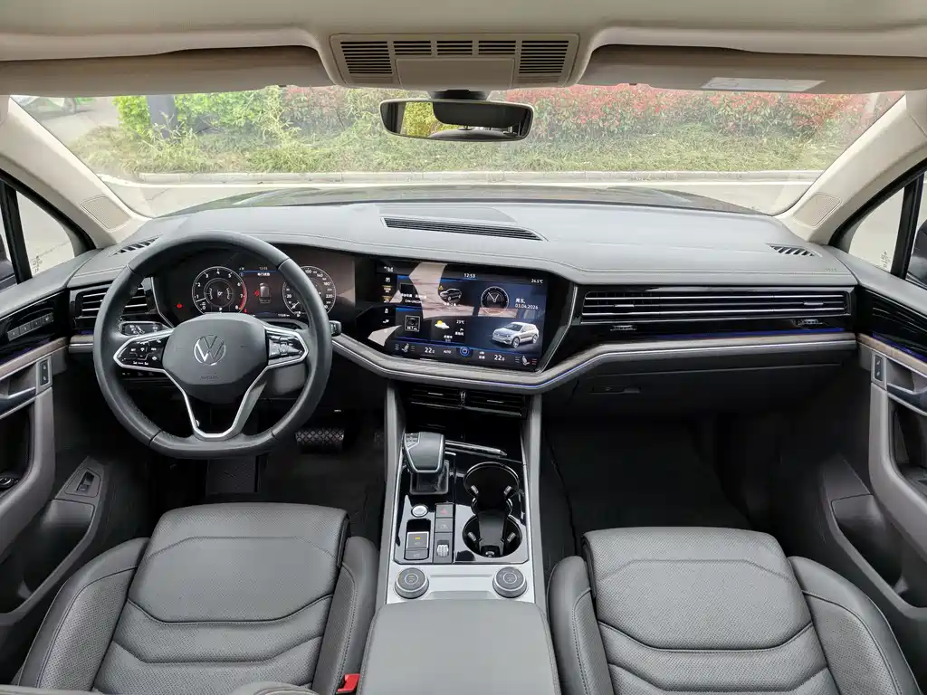 Volkswagen Touareg 2023 3.0TSI R-Line Black Sport Package 2024 - thumbnail 9