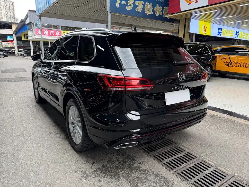 Volkswagen Touareg 2023 2.0TSI R-Line 2024 - thumbnail 5