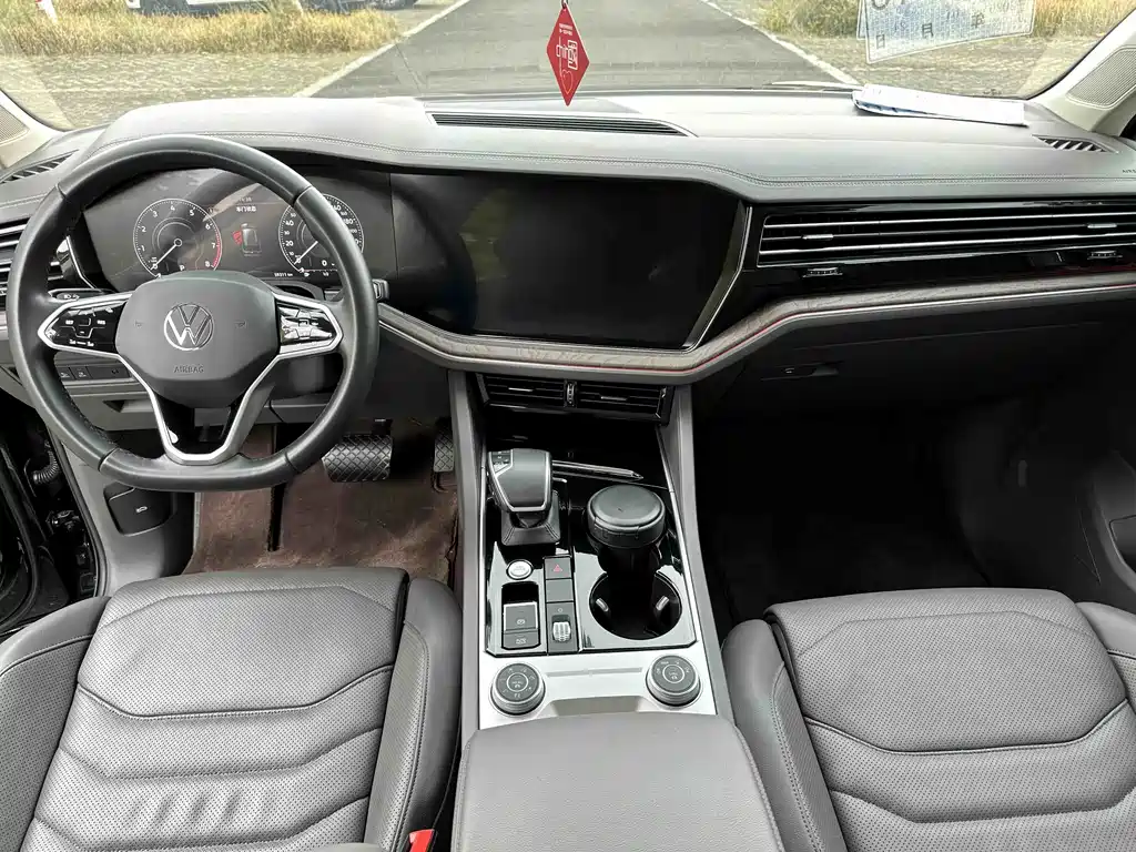 Volkswagen Touareg 2023 2.0TSI R-Line 2022 - thumbnail 6