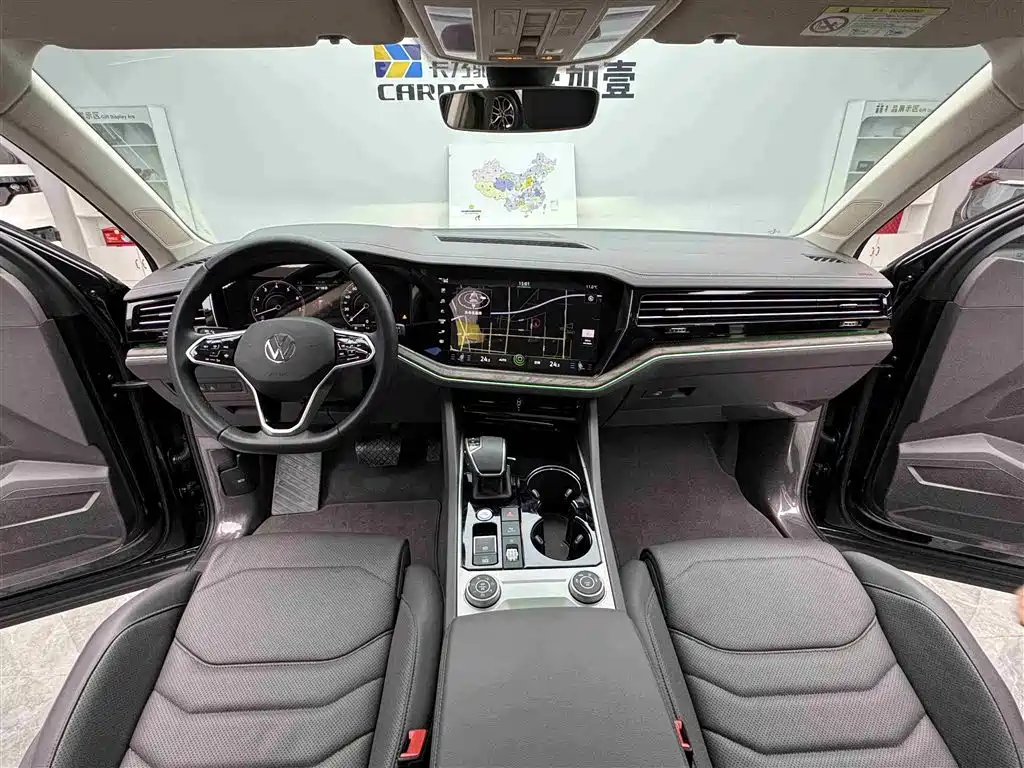 Volkswagen Touareg 2023 3.0TSI Rui Xiang Edition Classic Sport Package 2025 - thumbnail 9