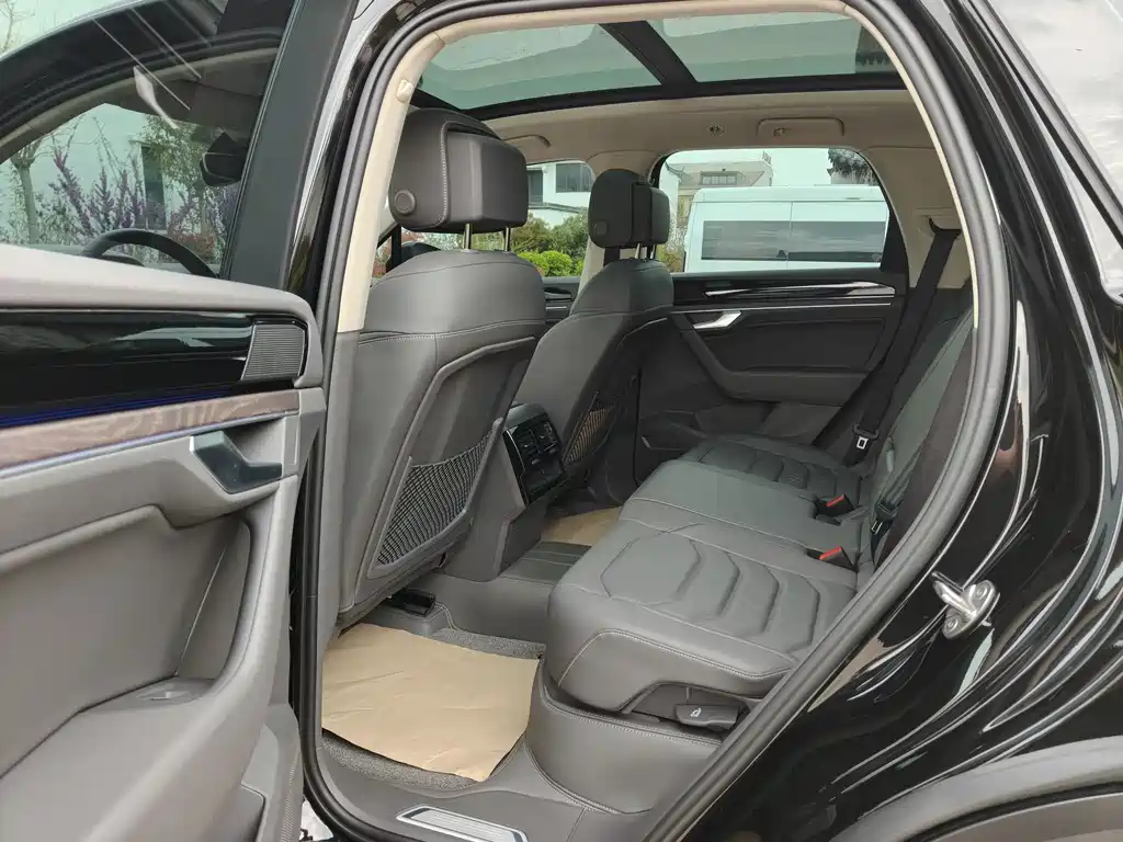 Volkswagen Touareg 2023 3.0TSI R-Line Black Sport Package 2024 - thumbnail 10