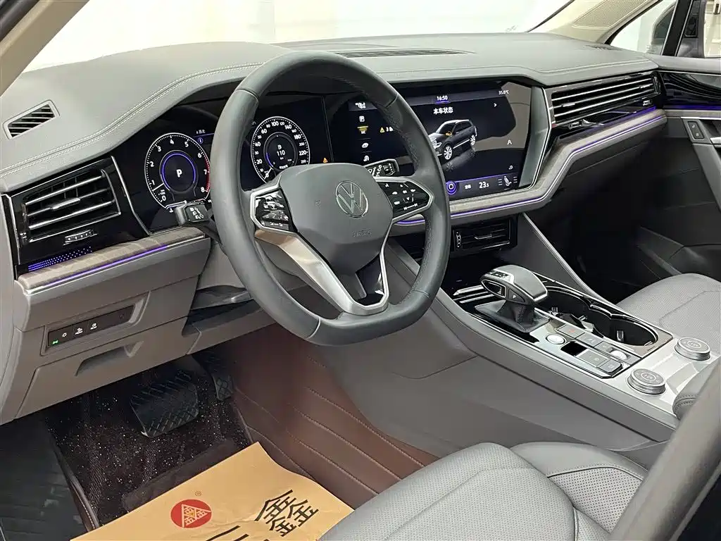 Volkswagen Touareg 2023 3.0TSI R-Line Sport Package 2024 - thumbnail 15