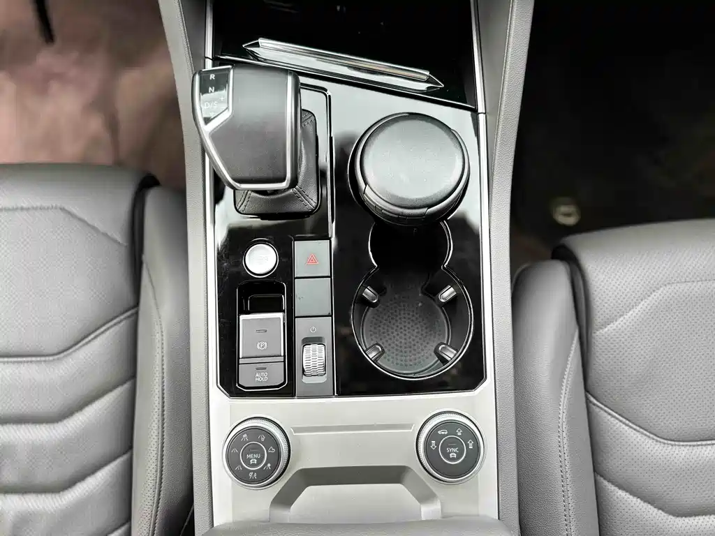 Volkswagen Touareg 2023 2.0TSI R-Line 2022 - thumbnail 8