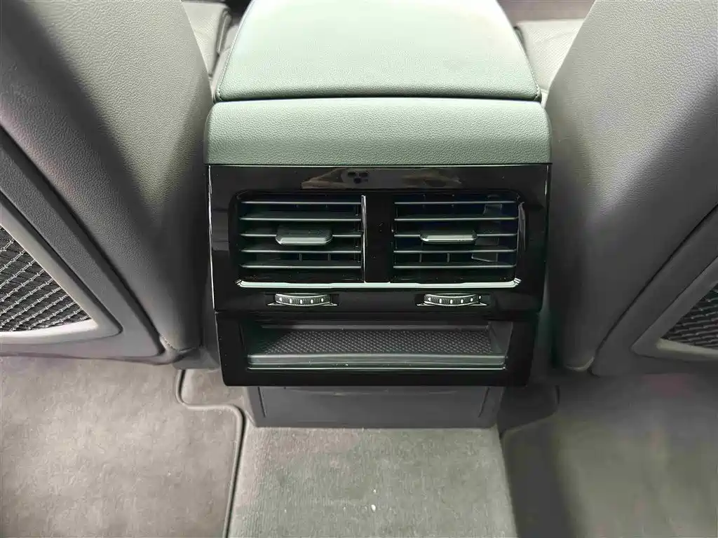 Volkswagen Touareg 2023 3.0TSI Rui Xiang Edition Classic Sport Package 2025 - thumbnail 11