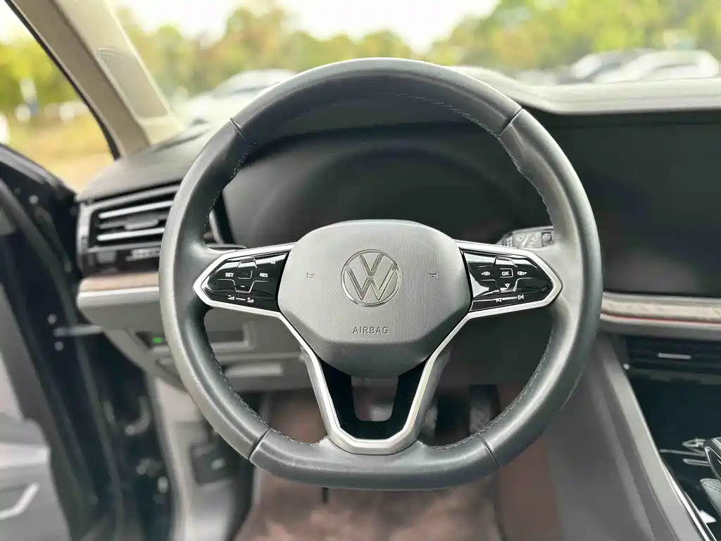 Volkswagen Touareg 2023 2.0TSI R-Line 2022 - thumbnail 9