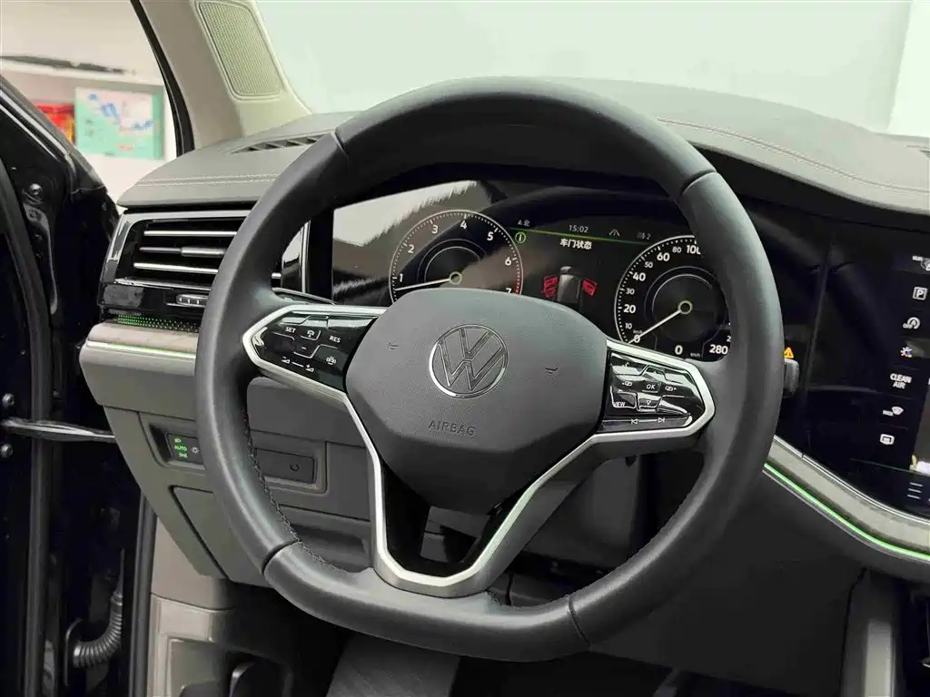 Volkswagen Touareg 2023 3.0TSI Rui Xiang Edition Classic Sport Package 2025 - thumbnail 12