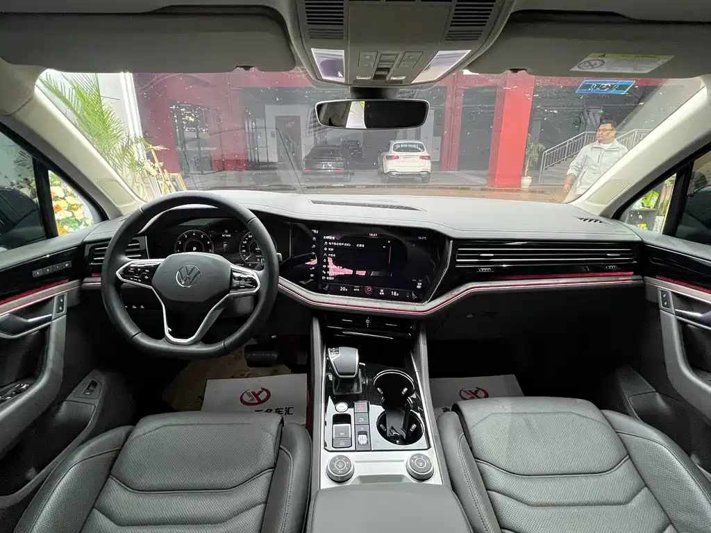 Volkswagen Touareg 2023 3.0TSI R-Line Black Sport Package 2025 - thumbnail 11