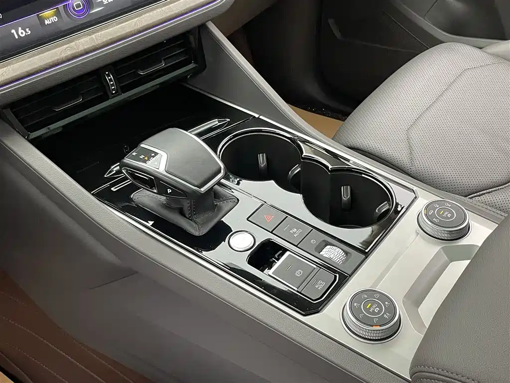 Volkswagen Touareg 2023 3.0TSI R-Line Sport Package 2024 - thumbnail 19