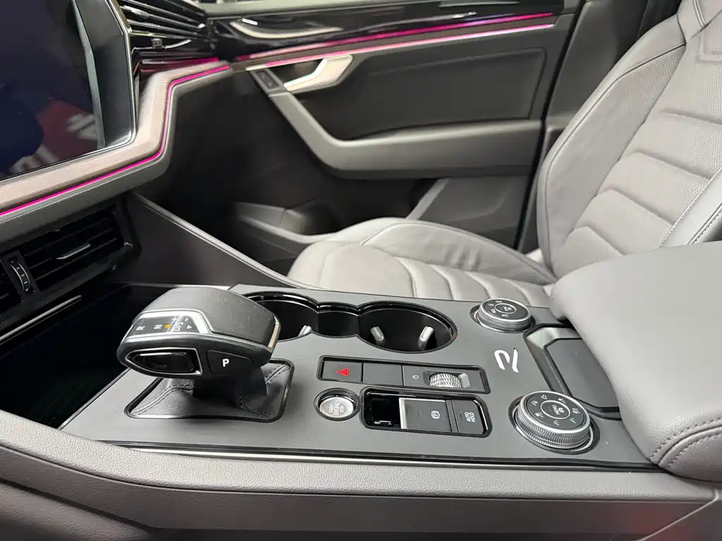 Volkswagen Touareg 2023 2.0TSI R-Line 2024 - thumbnail 10