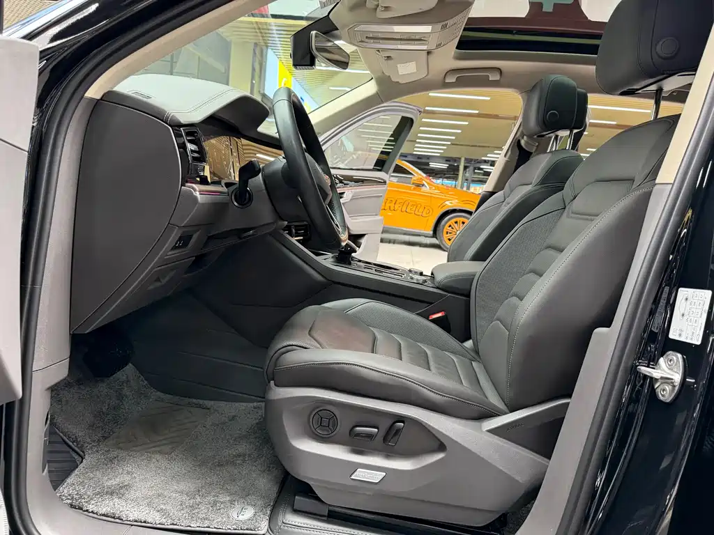 Volkswagen Touareg 2023 2.0TSI R-Line 2024 - thumbnail 11
