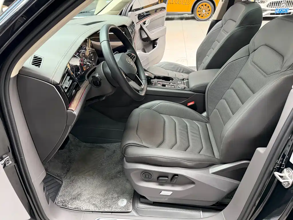 Volkswagen Touareg 2023 2.0TSI R-Line 2024 - thumbnail 12