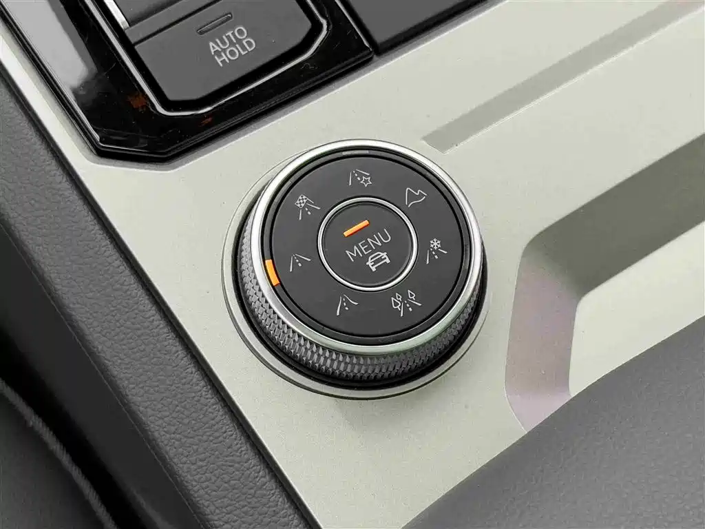 Volkswagen Touareg 2023 3.0TSI Rui Xiang Edition Classic Sport Package 2025 - thumbnail 16