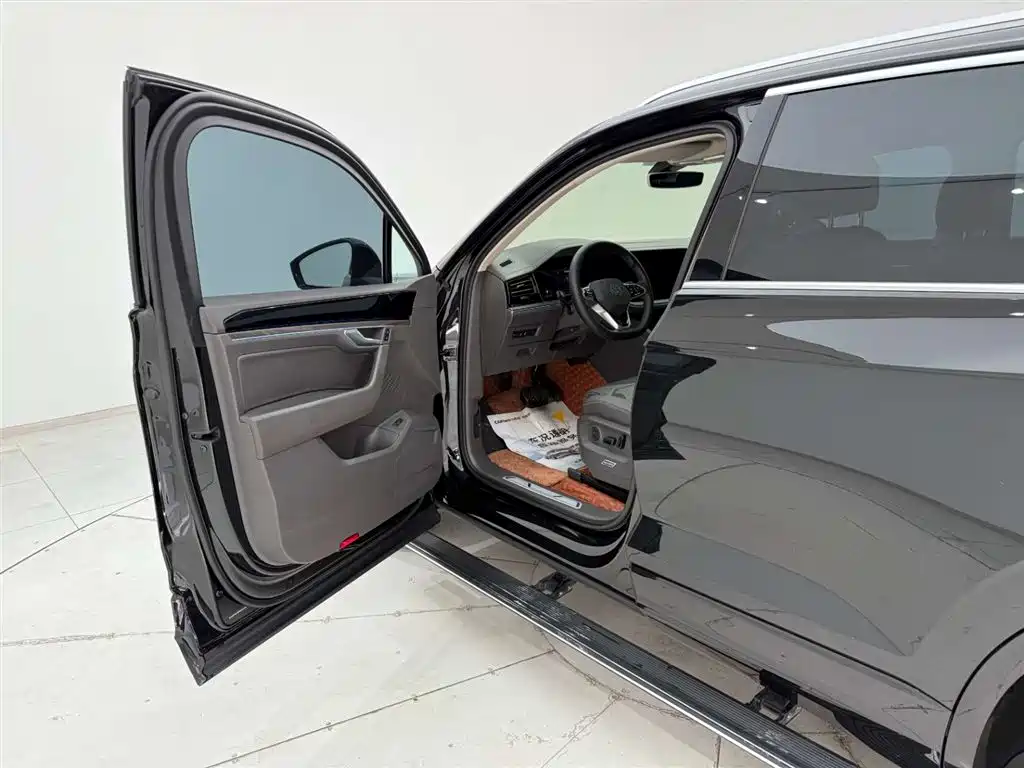 Volkswagen Touareg 2023 2.0TSI R-Line 2024 - thumbnail 13