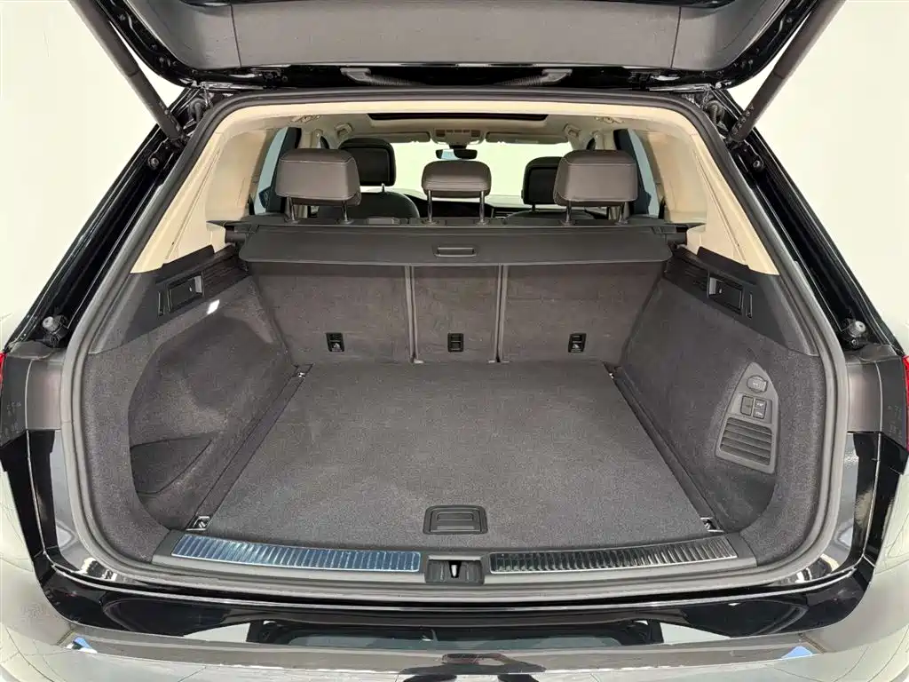 Volkswagen Touareg 2023 2.0TSI R-Line 2024 - thumbnail 14