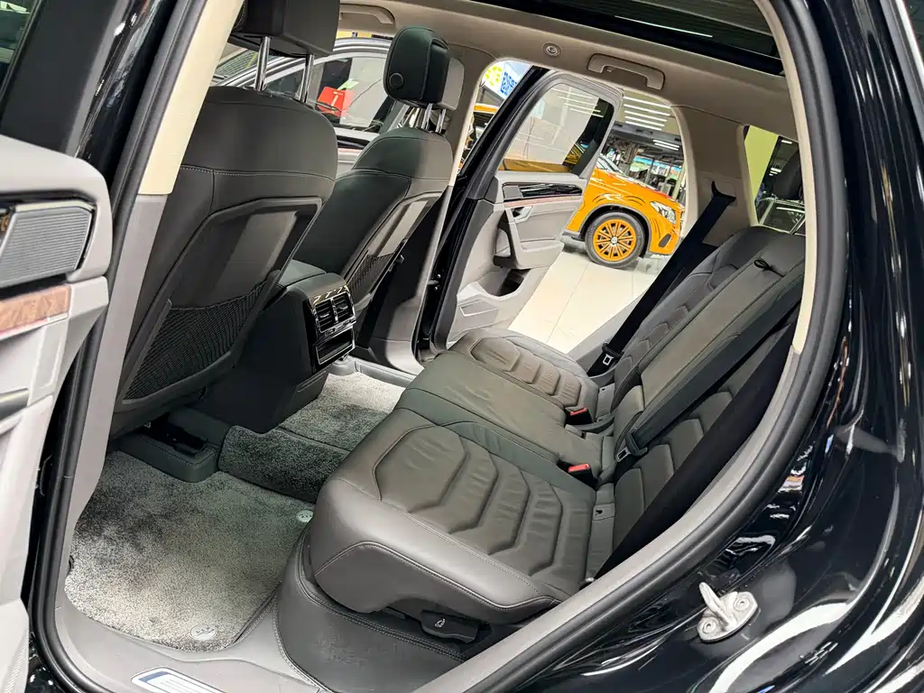 Volkswagen Touareg 2023 2.0TSI R-Line 2024 - thumbnail 15