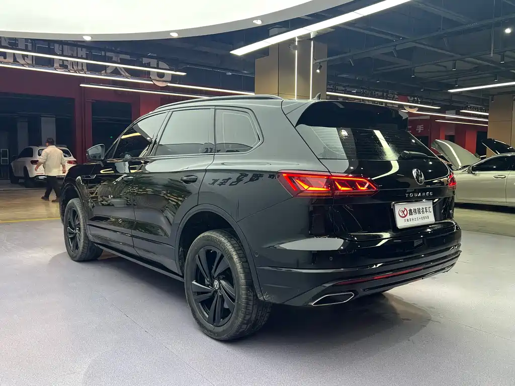 Volkswagen Touareg 2023 3.0TSI R-Line Black Sport Package 2025 - thumbnail 18