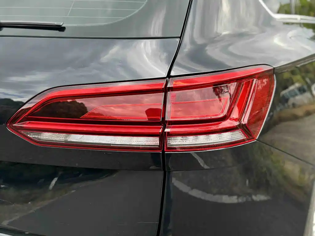 Volkswagen Touareg 2023 2.0TSI R-Line 2022 - thumbnail 17