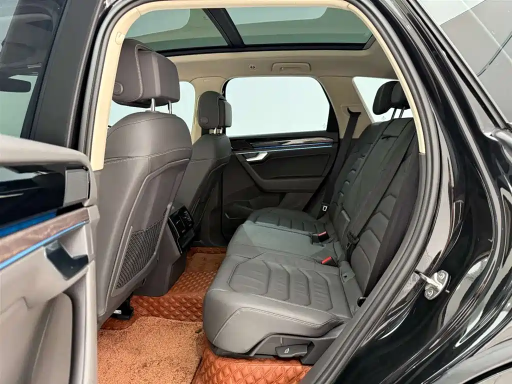 Volkswagen Touareg 2023 2.0TSI R-Line 2024 - thumbnail 17