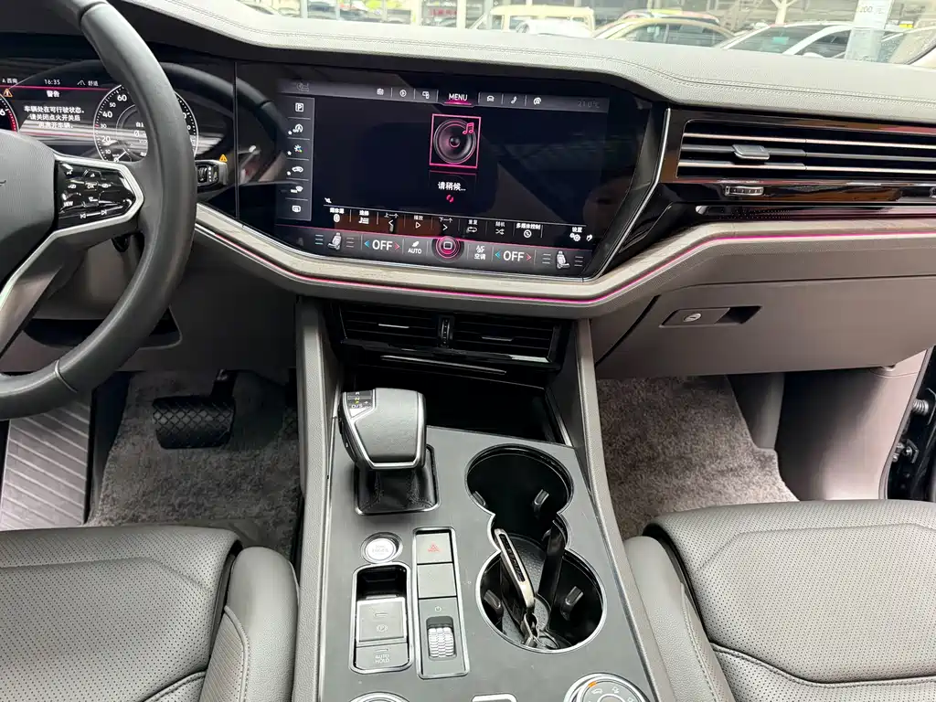 Volkswagen Touareg 2023 2.0TSI R-Line 2024 - thumbnail 17