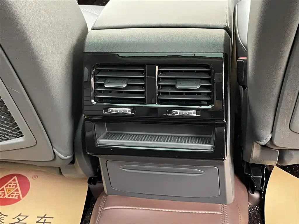 Volkswagen Touareg 2023 3.0TSI R-Line Sport Package 2024 - thumbnail 27