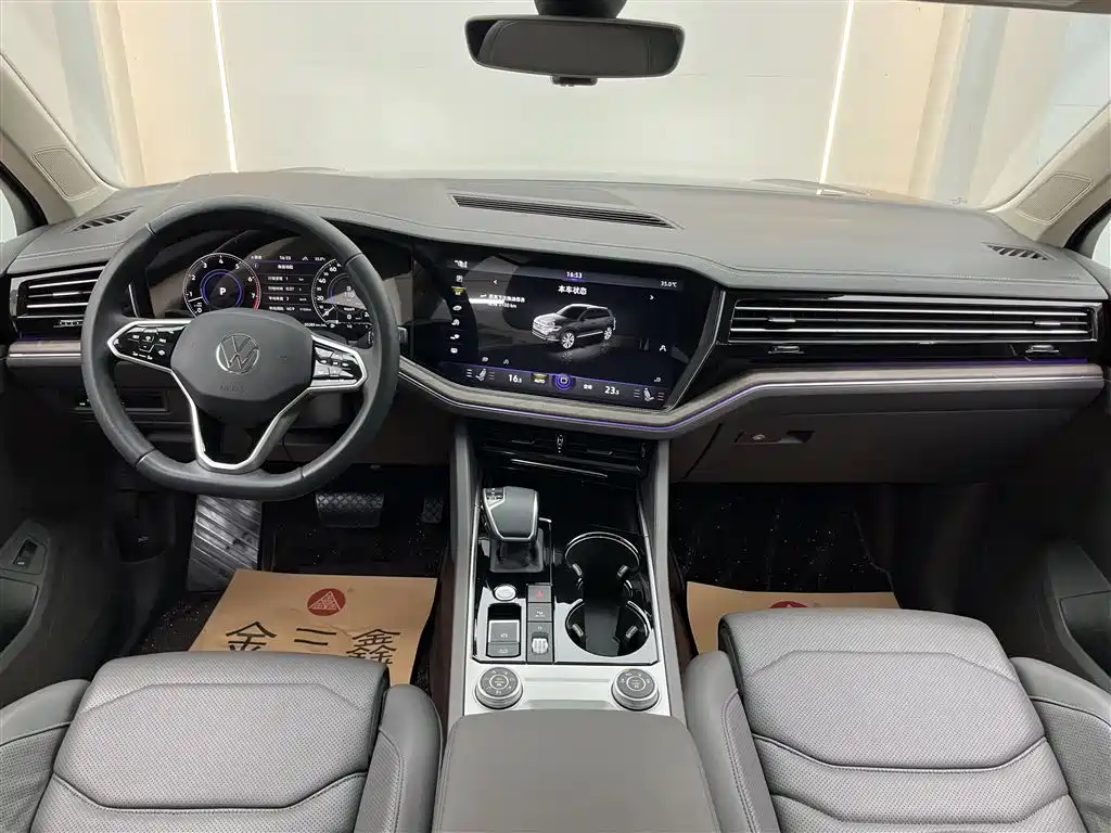Volkswagen Touareg 2023 3.0TSI R-Line Sport Package 2024 - thumbnail 28