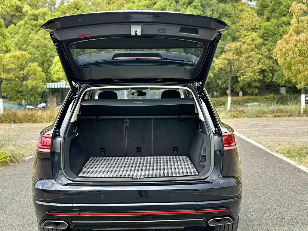 Volkswagen Touareg 2023 2.0TSI R-Line 2022 - thumbnail 22