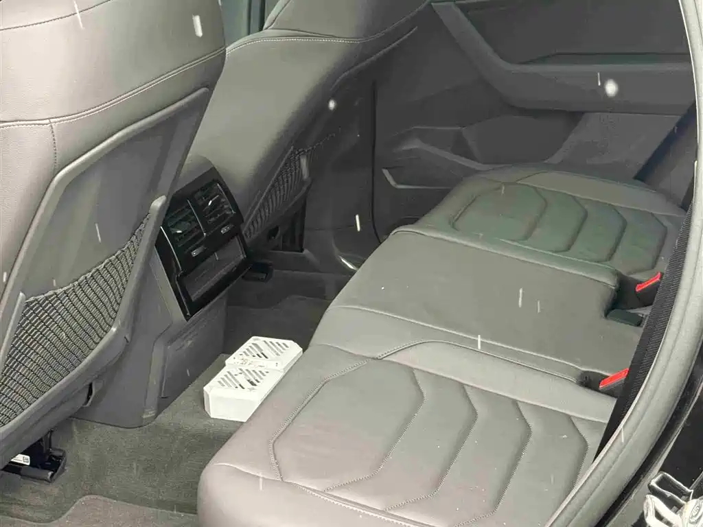 Volkswagen Touareg 2023 3.0TSI Rui Xiang Edition Classic Sport Package 2025 - thumbnail 26