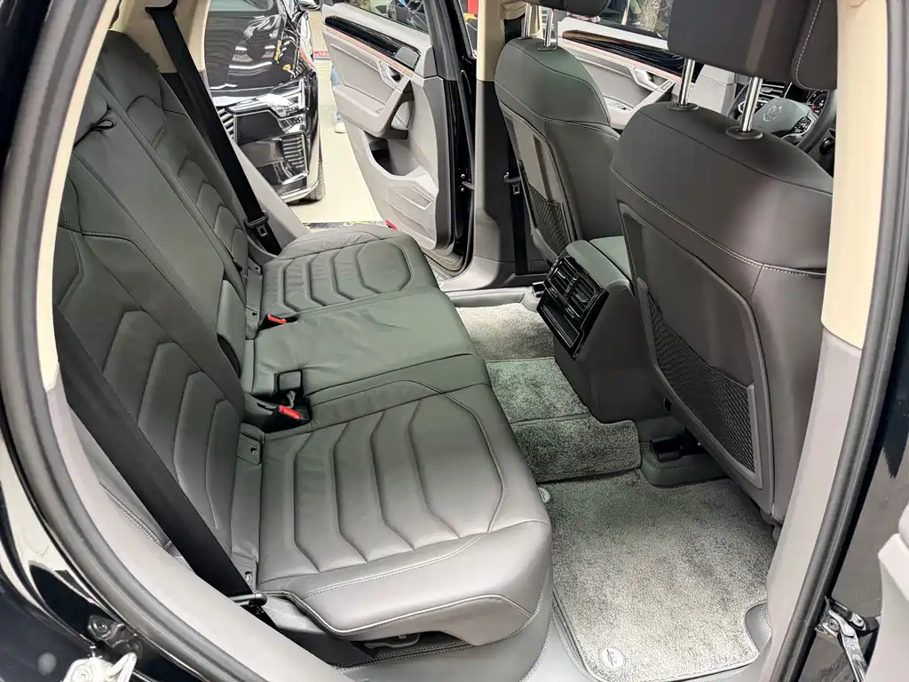 Volkswagen Touareg 2023 2.0TSI R-Line 2024 - thumbnail 23