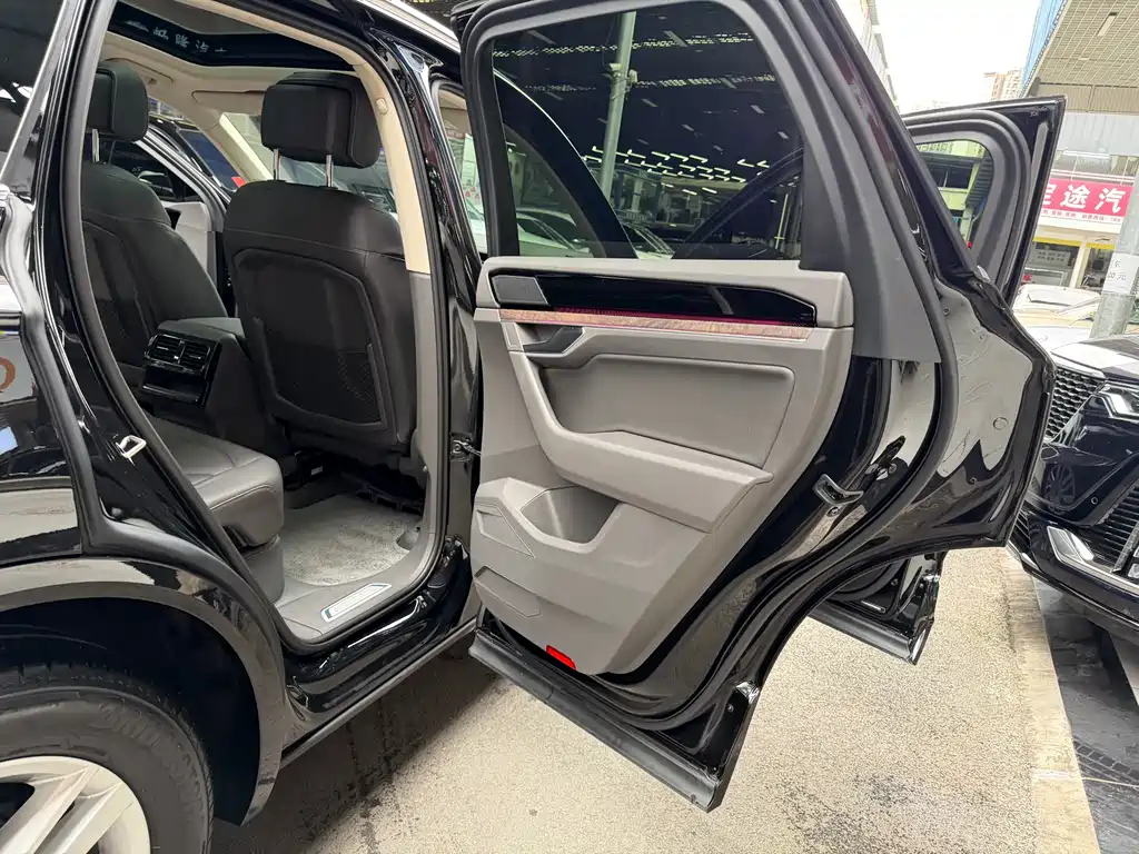Volkswagen Touareg 2023 2.0TSI R-Line 2024 - thumbnail 25