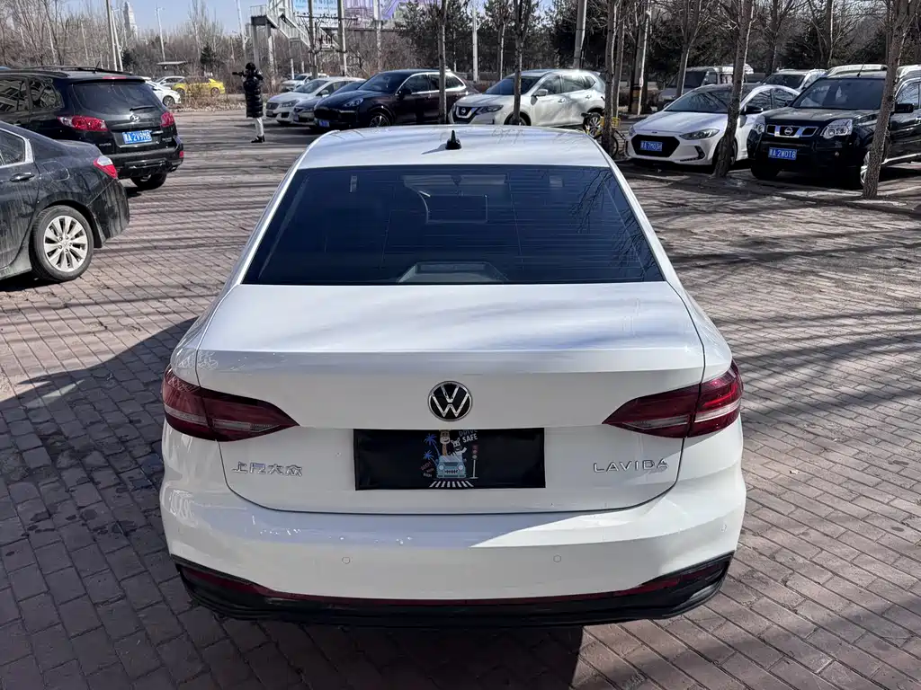 Volkswagen Lavida 2023 1.5L Automatic DEYI Edition 2022 - thumbnail 4