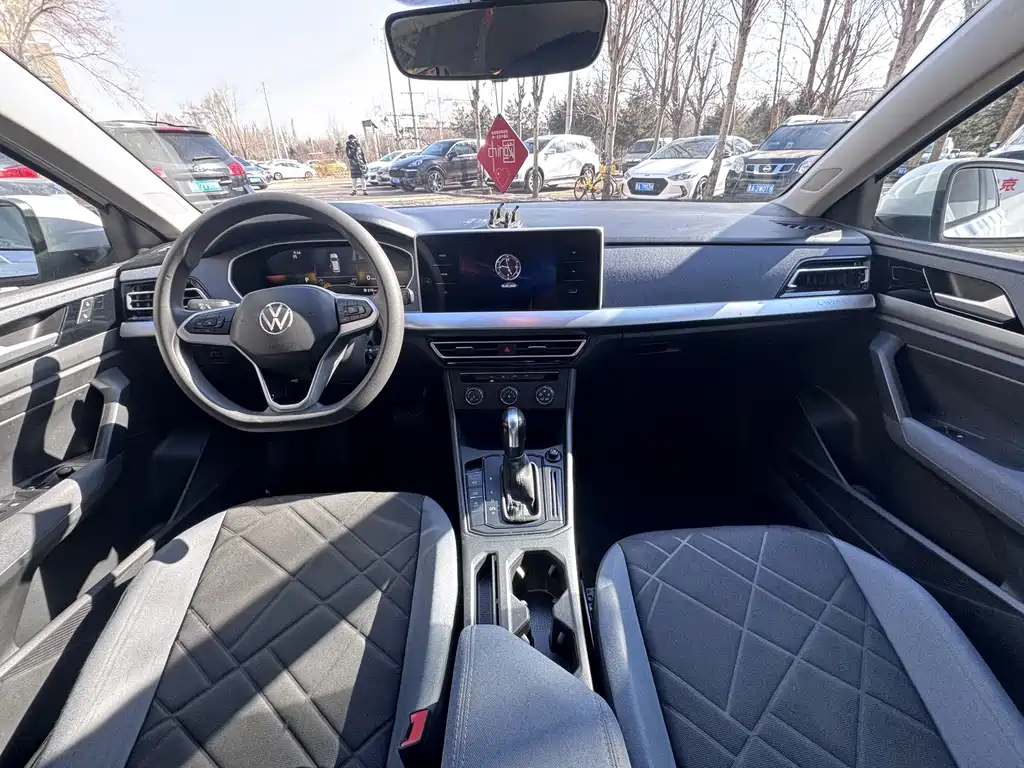 Volkswagen Lavida 2023 1.5L Automatic DEYI Edition 2022 - thumbnail 6