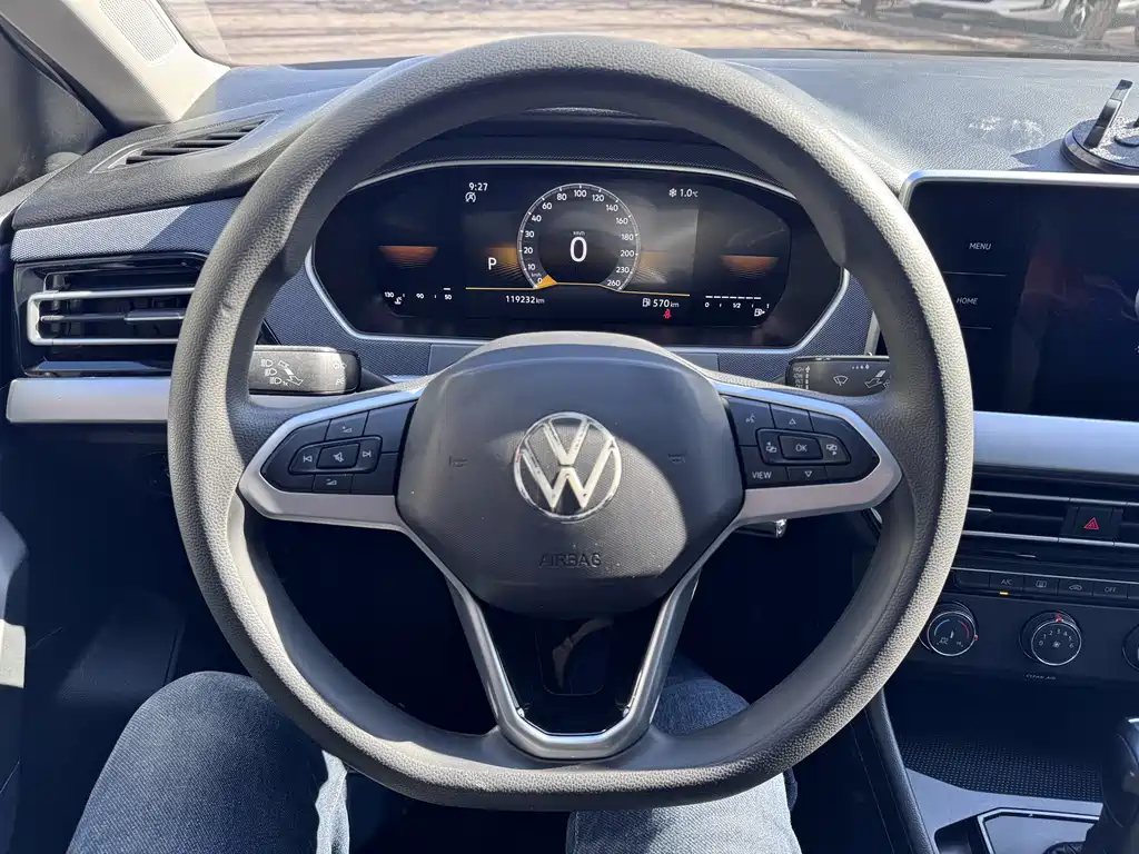 Volkswagen Lavida 2023 1.5L Automatic DEYI Edition 2022 - thumbnail 9