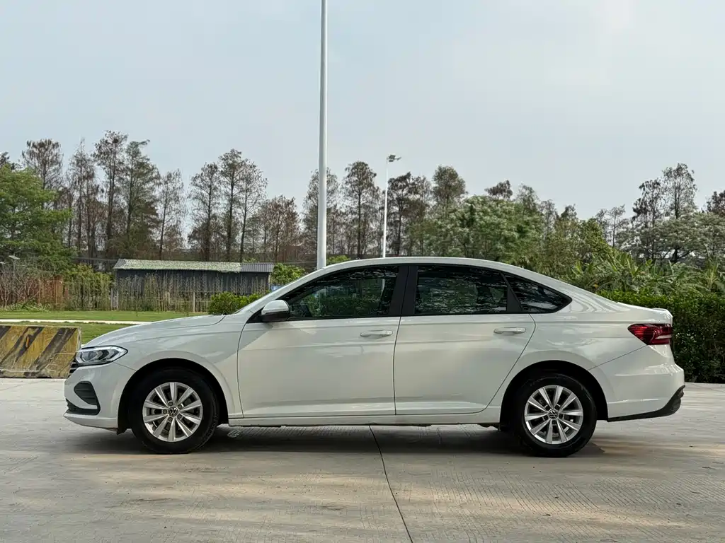 Volkswagen Lavida 2023 1.5L Automatic DE Version 2022 - thumbnail 3